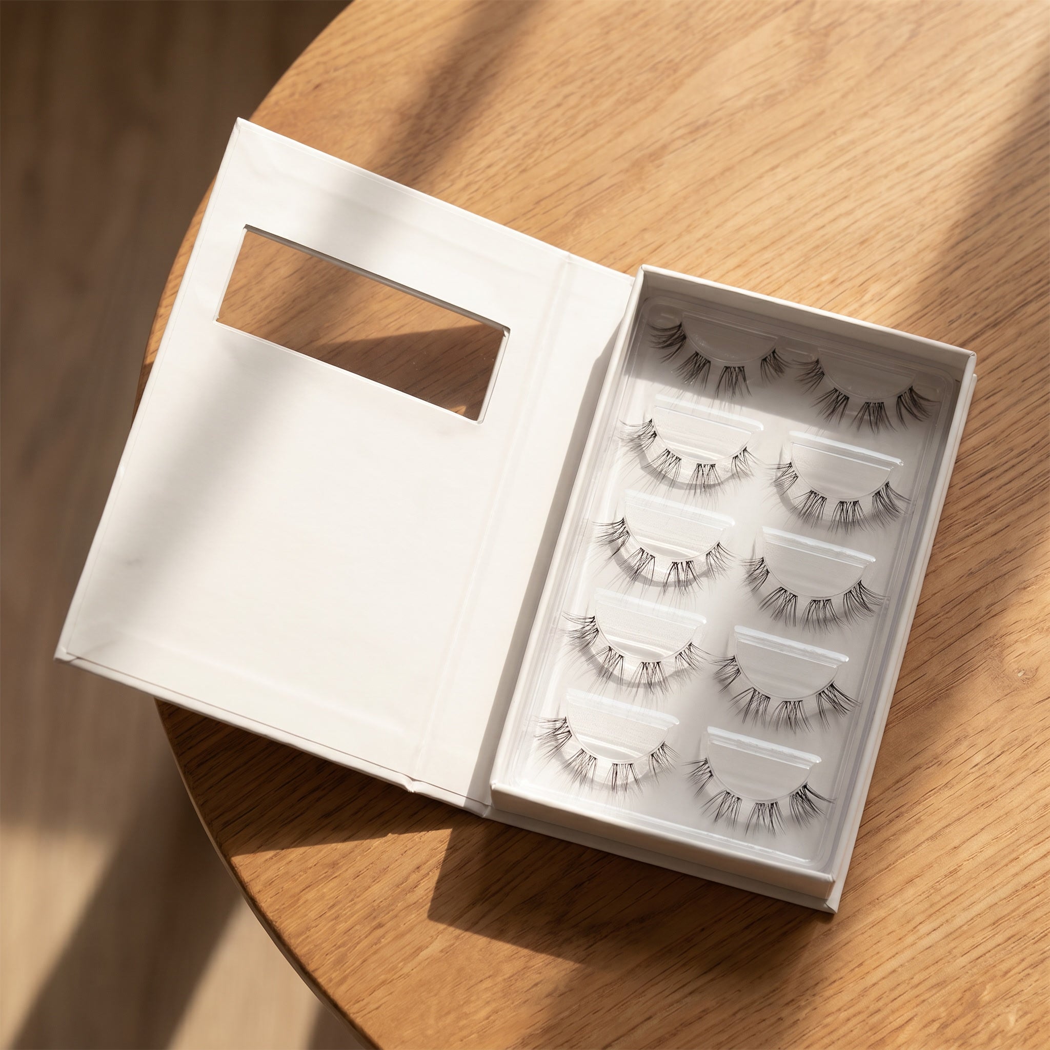 Offene CLASSIC Lash Box mit 5 fertigen Lash Sets