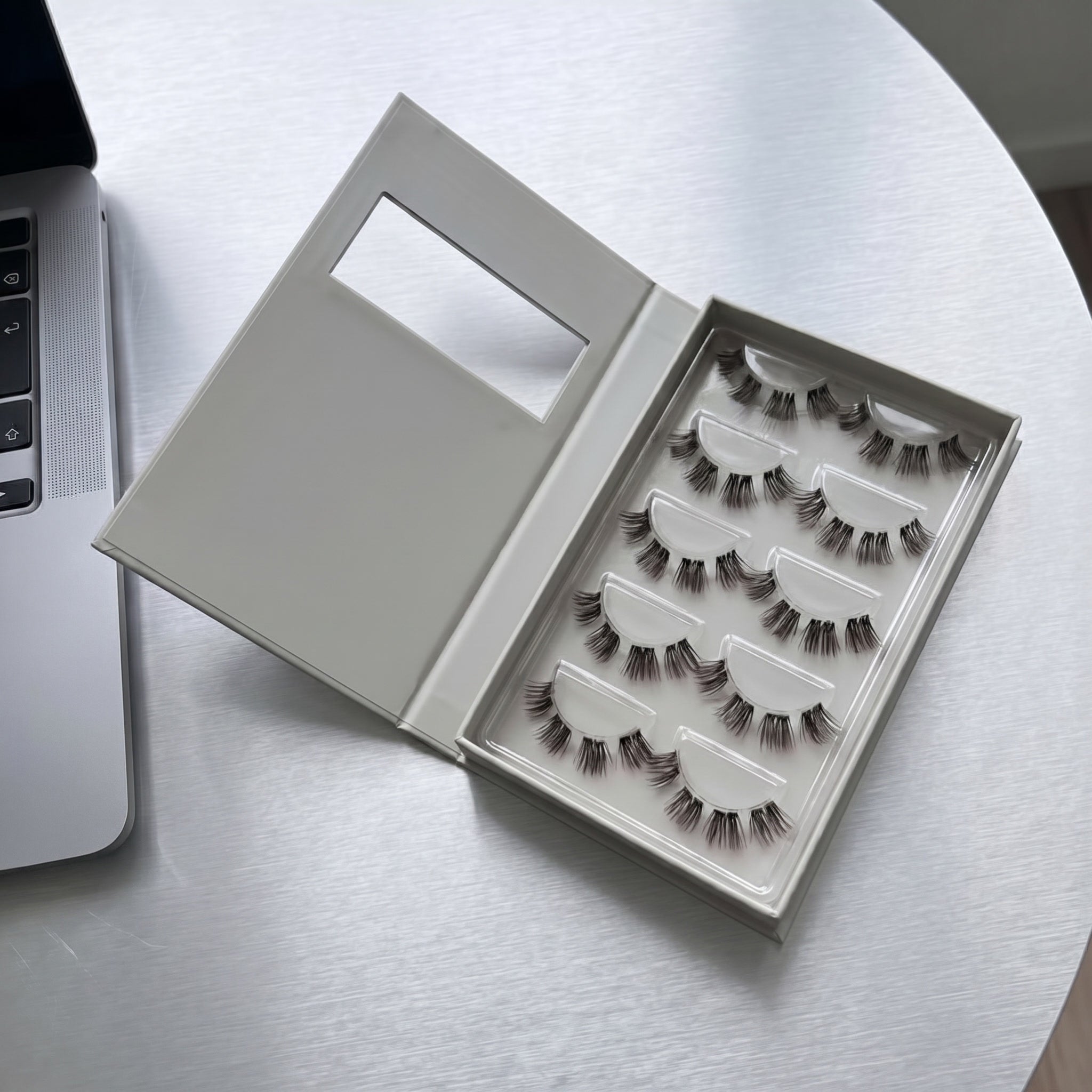 Offene GLAM Lash Box mit 5 fertigen Lash Sets