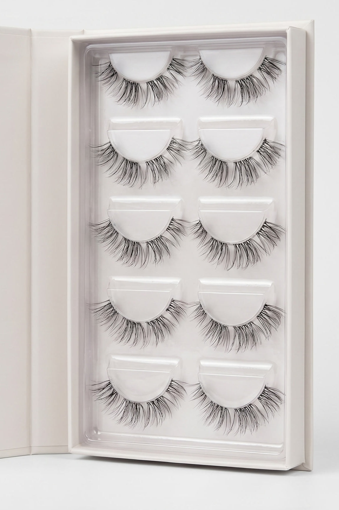 Offene OLD MONEY Lash Box mit 5 fertigen Lash Sets